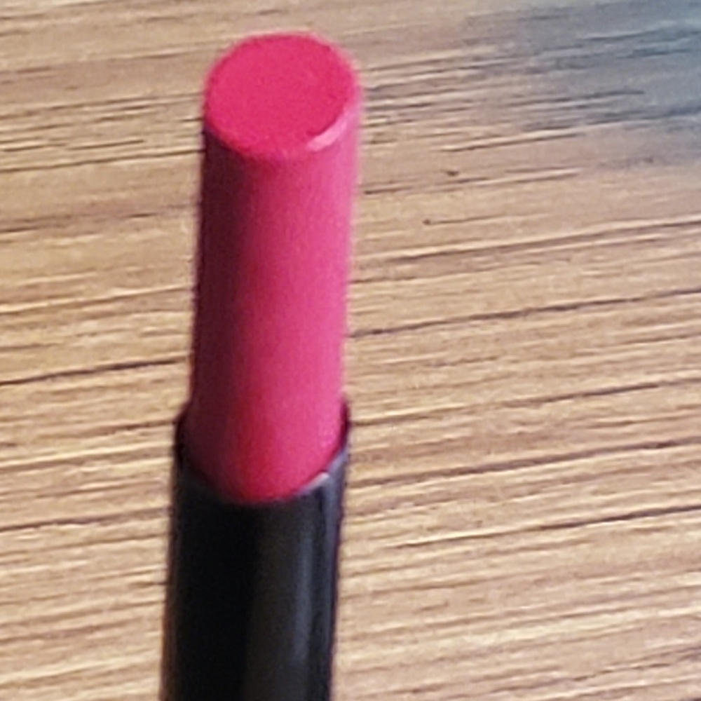 Le Metier de Beaute Lipstick